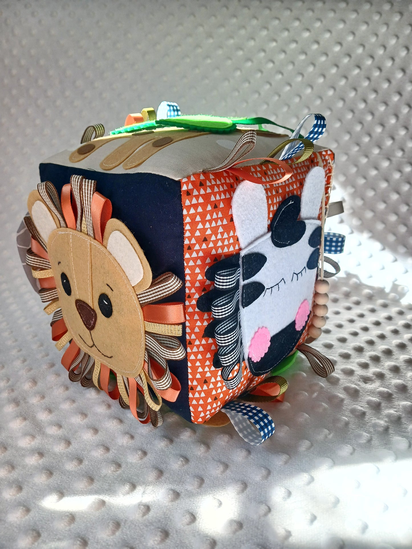 On Safari Baby Cube